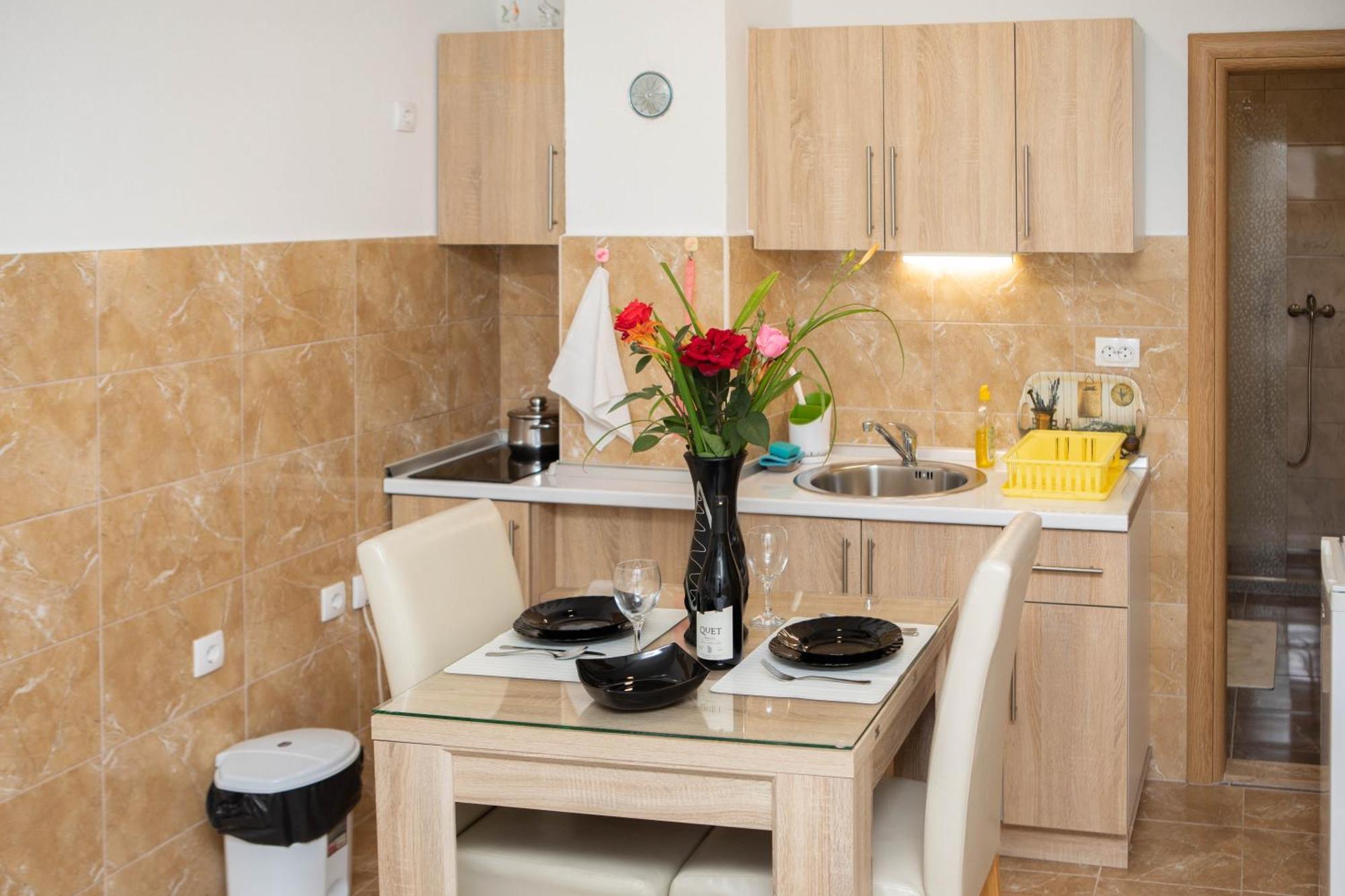 Apartmani Budimcic トレビニエ エクステリア 写真